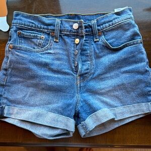 Levi’s High Rise Wedgie Short in Beat Remix - Size 27